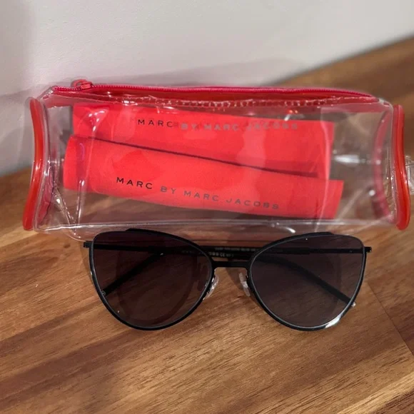 Marc by Marc Jacobs Black Cat Eye Sunglasses w/ Red Case 100% Authentic Women's - Picture 2 of 16